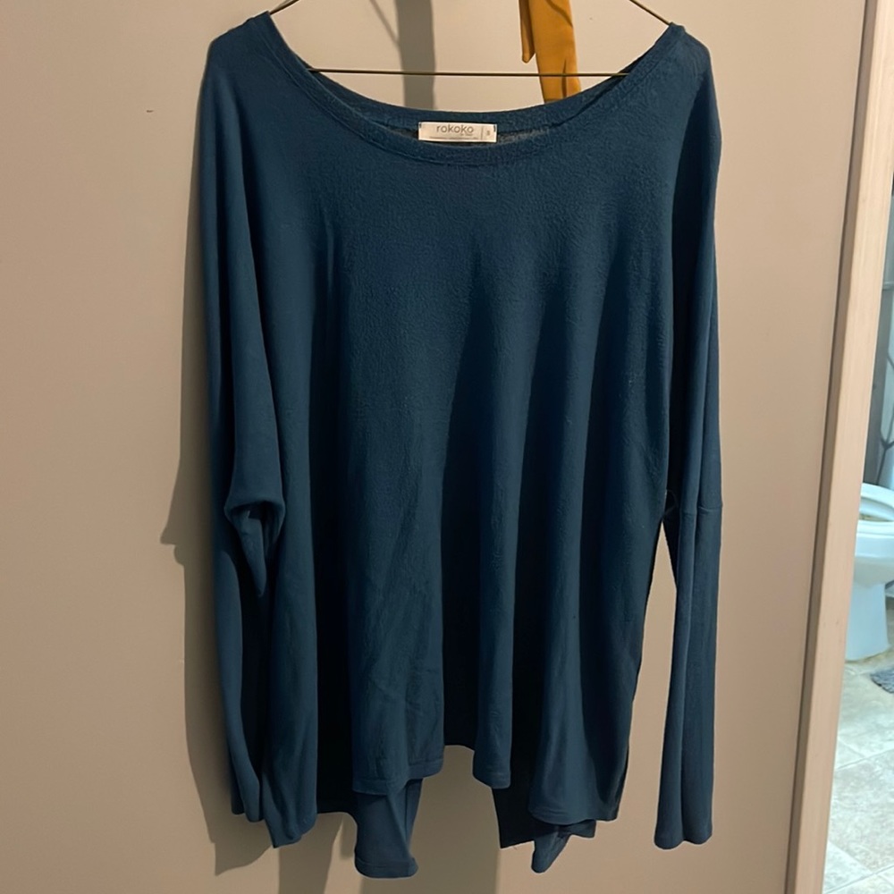Long sleeve blue comfy shirt with small slit in back. Size small
